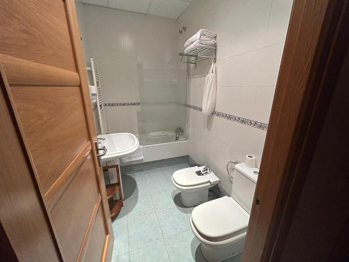 Hostal Villa El Colmenar Mombeltran ภายนอก รูปภาพ