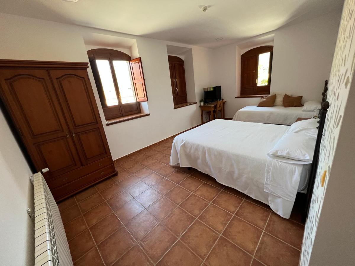 Hostal Villa El Colmenar Mombeltran ภายนอก รูปภาพ
