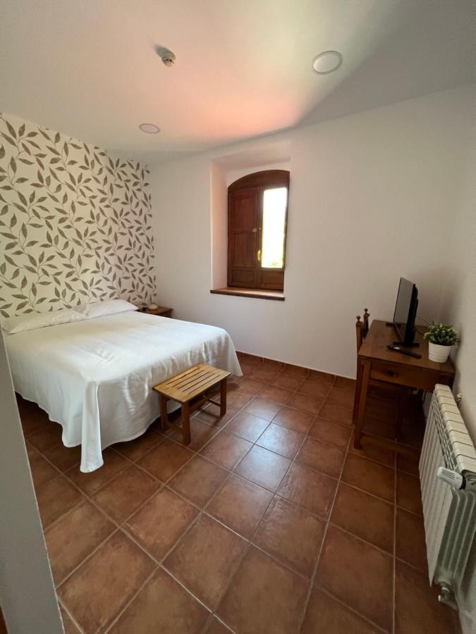 Hostal Villa El Colmenar Mombeltran ภายนอก รูปภาพ