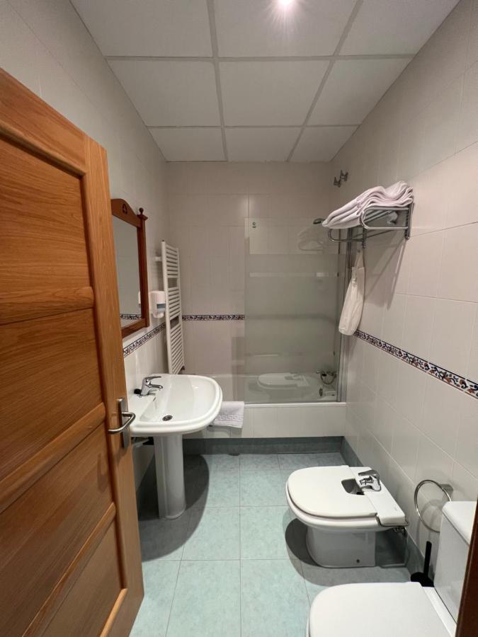 Hostal Villa El Colmenar Mombeltran ภายนอก รูปภาพ