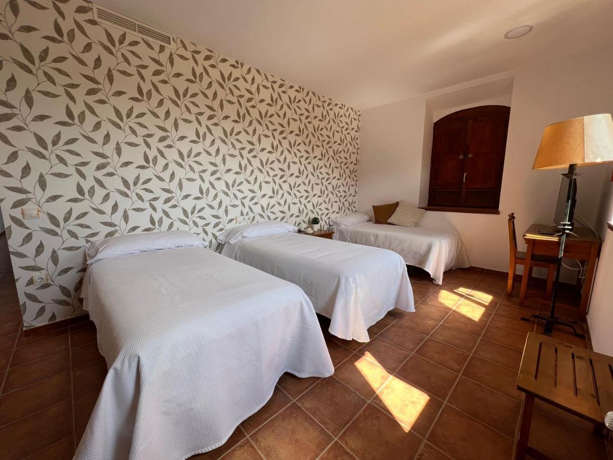 Hostal Villa El Colmenar Mombeltran ภายนอก รูปภาพ